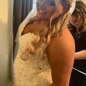 Size 22 ivory wedding dress